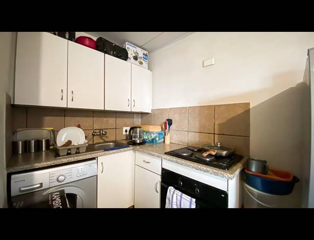 1 BEDROOM FLAT RENTED IN KEMPTON PARK CENTRAL